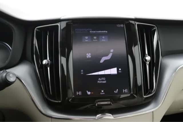 Volvo XC60 (2018) thumbnail 8