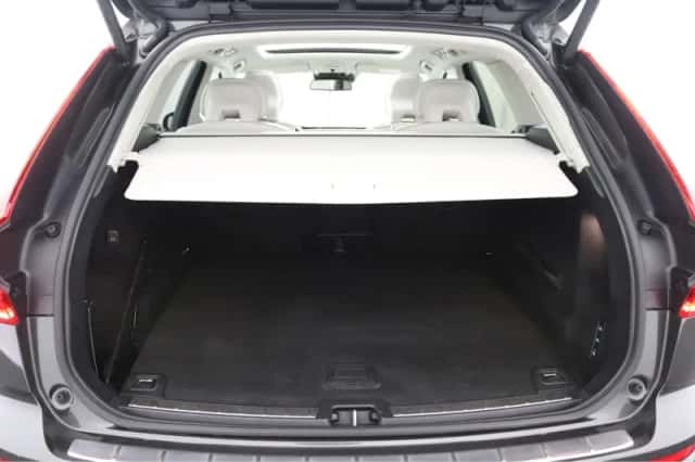Volvo XC60 (2018) thumbnail 9