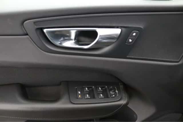 Volvo XC60 (2020) thumbnail 25