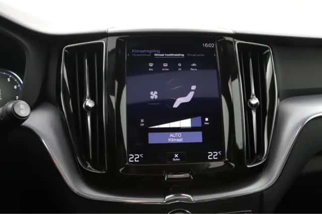 Volvo XC60 (2020) thumbnail 8