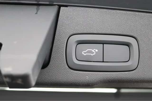Volvo XC60 (2020) thumbnail 10