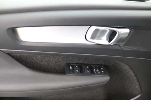Volvo XC40 (2023) thumbnail 25