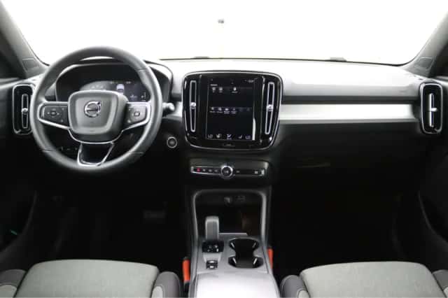 Volvo XC40 (2023) thumbnail 4