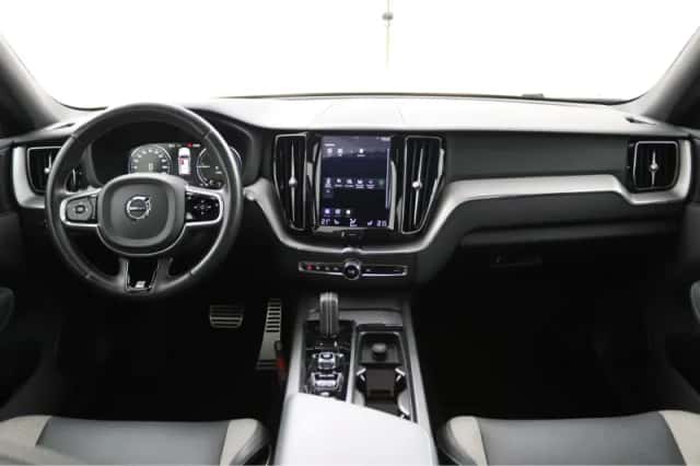 Volvo XC60 (2020) thumbnail 4