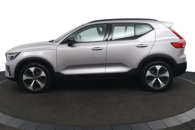 Volvo XC40 (2025) thumbnail 2
