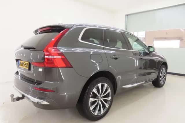 Volvo XC60 (2022) thumbnail 2