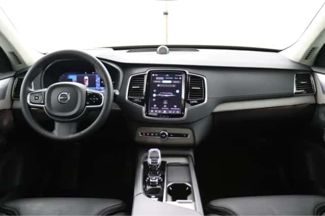 Volvo XC90 (2024) thumbnail 4
