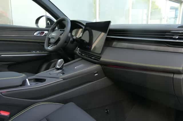 Lynk & Co 01 (2026) thumbnail 6