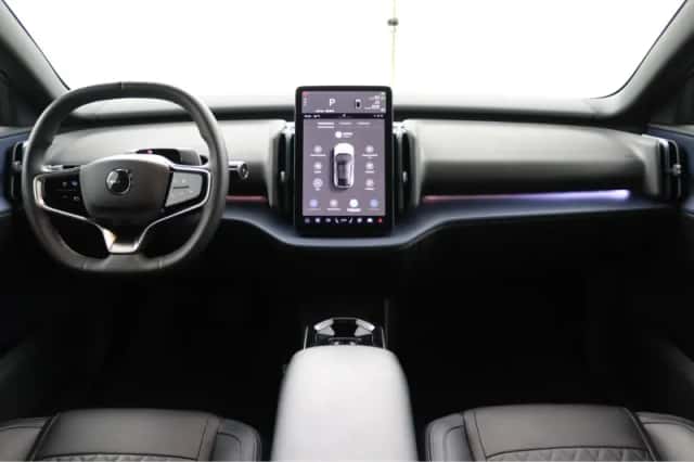 Volvo EX30 (2024) thumbnail 4