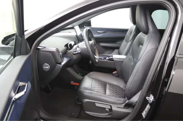 Volvo EX30 (2024) thumbnail 6