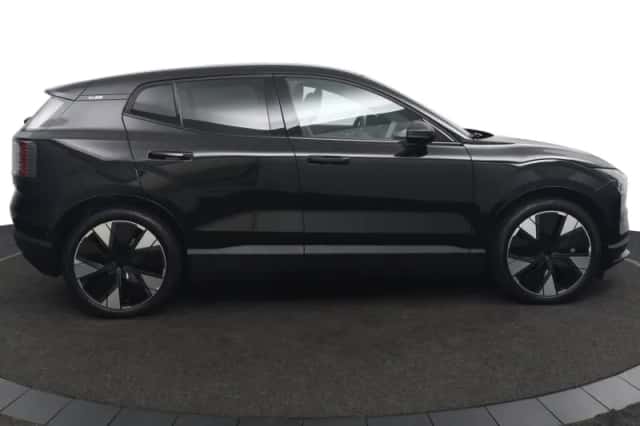 Volvo EX30 (2024) thumbnail 3