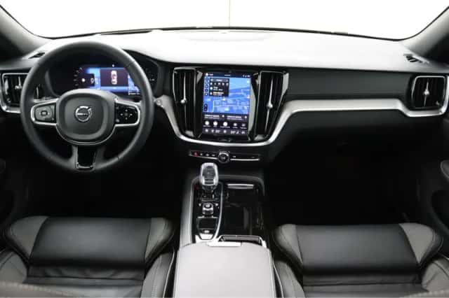 Volvo V60 (2024) thumbnail 4