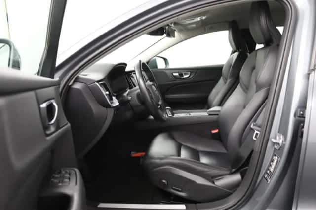 Volvo V60 (2021) thumbnail 6