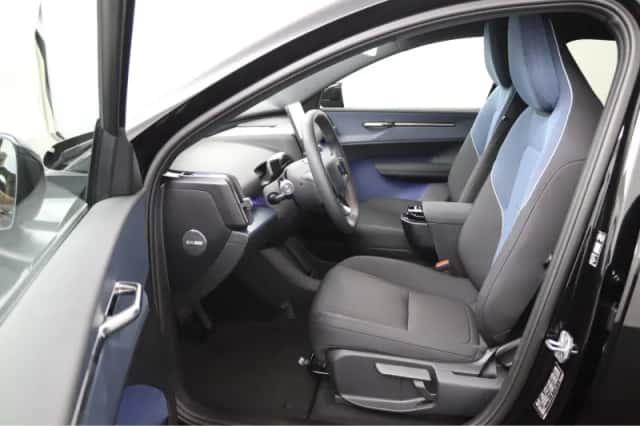 Volvo EX30 (2025) thumbnail 6