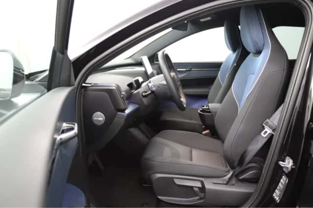 Volvo EX30 (2025) thumbnail 6