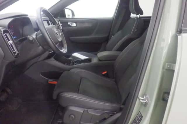 Volvo C40 (2023) thumbnail 4