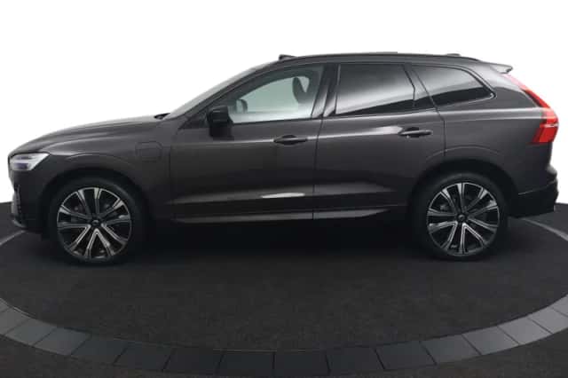 Volvo XC60 (2021) thumbnail 2