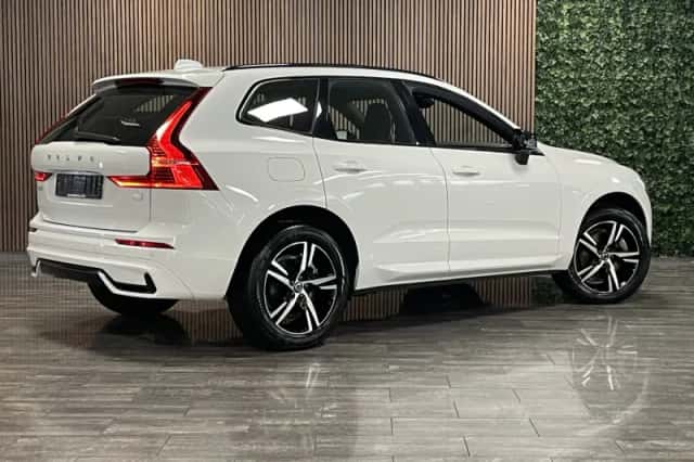 Volvo XC60 (2022) thumbnail 3