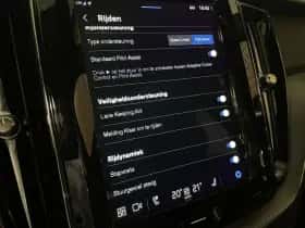 Volvo XC60 (2022) thumbnail 24