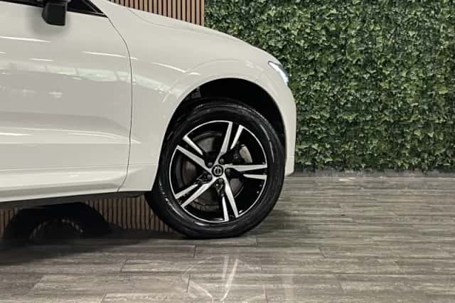Volvo XC60 (2022) thumbnail 4