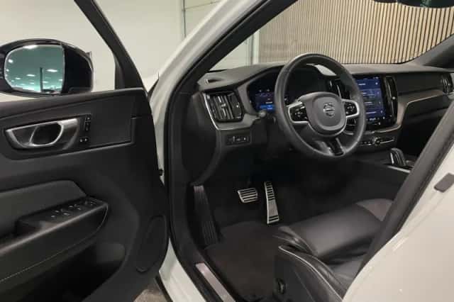 Volvo XC60 (2022) thumbnail 12
