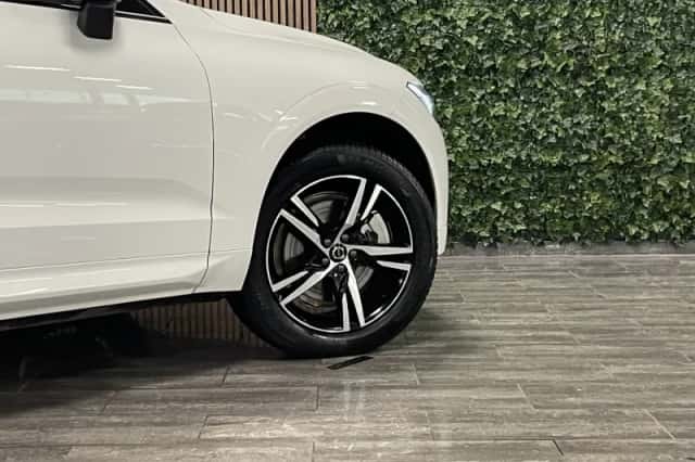 Volvo XC60 (2022) thumbnail 4