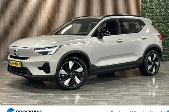 Volvo EX40 (2025) thumbnail 1