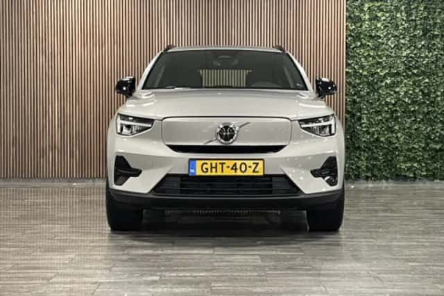 Volvo EX40 (2025) thumbnail 2