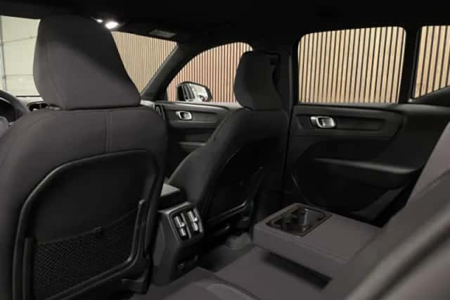 Volvo EX40 (2025) thumbnail 12
