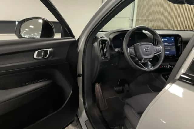 Volvo EX40 (2025) thumbnail 15