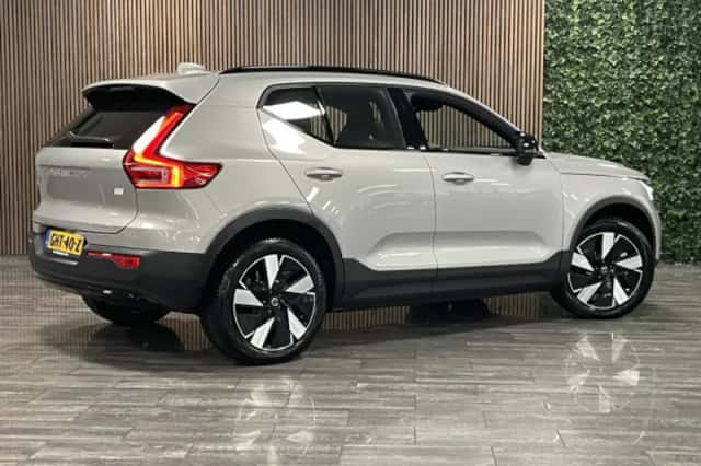 Volvo EX40 (2025) thumbnail 3
