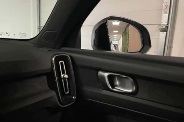Volvo EX40 (2025) thumbnail 30
