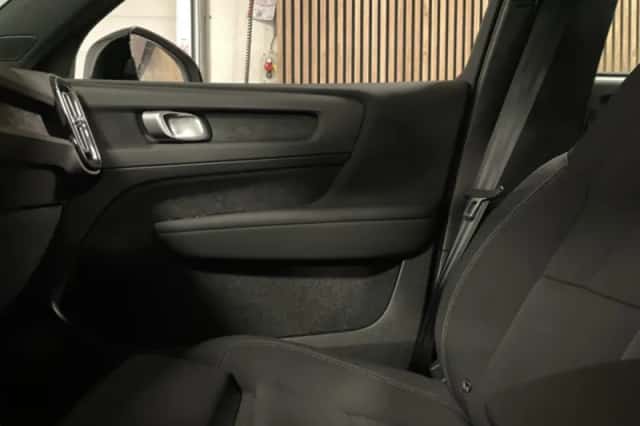Volvo EX40 (2025) thumbnail 33