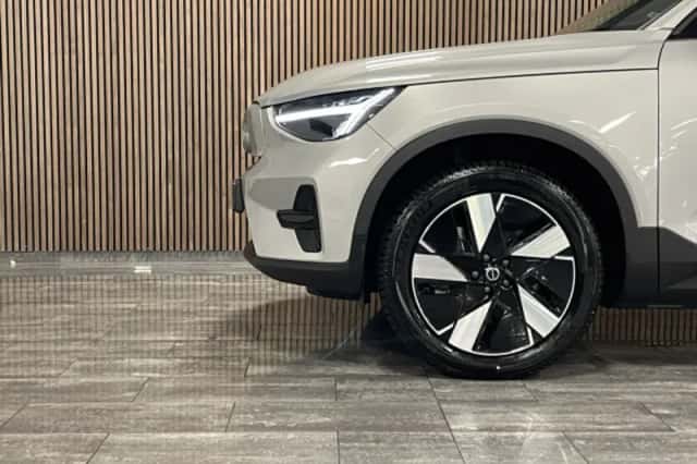 Volvo EX40 (2025) thumbnail 5