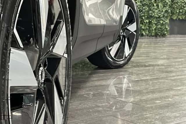 Volvo EX40 (2025) thumbnail 8