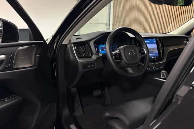 Volvo XC60 (2024) thumbnail 17