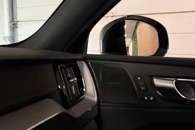 Volvo XC60 (2025) thumbnail 40