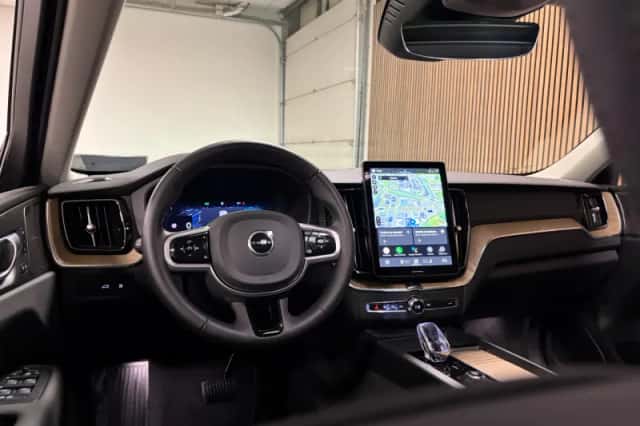 Volvo XC60 (2025) thumbnail 18