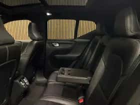 Volvo XC40 (2018) thumbnail 16