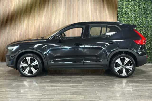 Volvo XC40 (2023) thumbnail 2