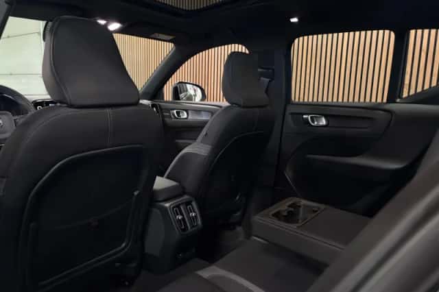 Volvo XC40 (2023) thumbnail 6