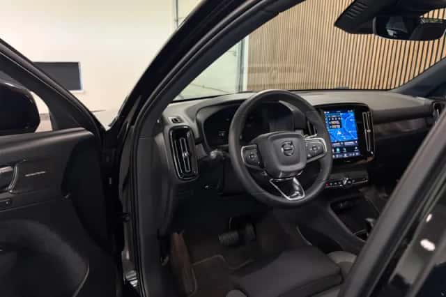 Volvo XC40 (2023) thumbnail 8