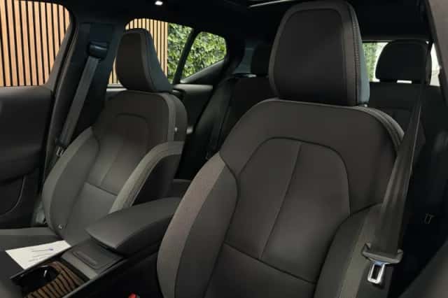 Volvo XC40 (2023) thumbnail 9