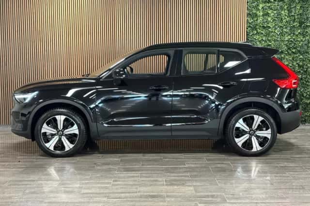 Volvo XC40 (2023) thumbnail 2