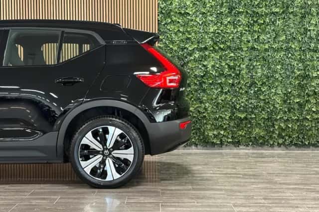 Volvo XC40 (2023) thumbnail 4