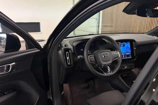 Volvo XC40 (2023) thumbnail 8