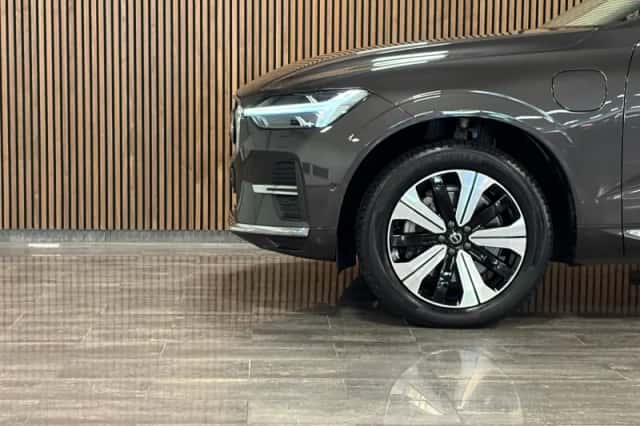 Volvo XC60 (2023) thumbnail 3