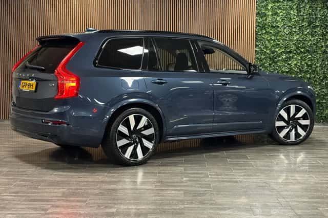 Volvo XC90 (2024) thumbnail 3