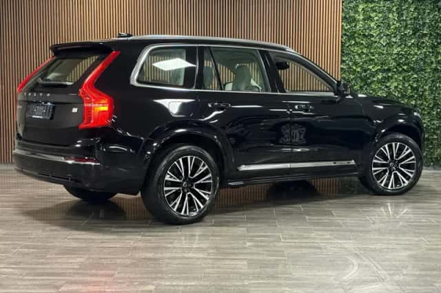 Volvo XC90 (2023) thumbnail 3