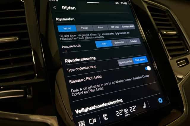 Volvo XC90 (2023) thumbnail 30